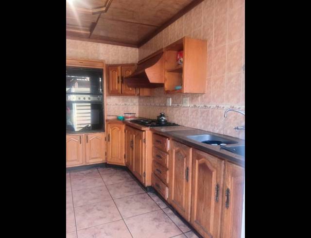 3 BEDROOM PROPERTY TO RENT IN NGUNI SECTION